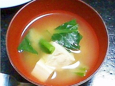 小松菜と豆腐の味噌汁
